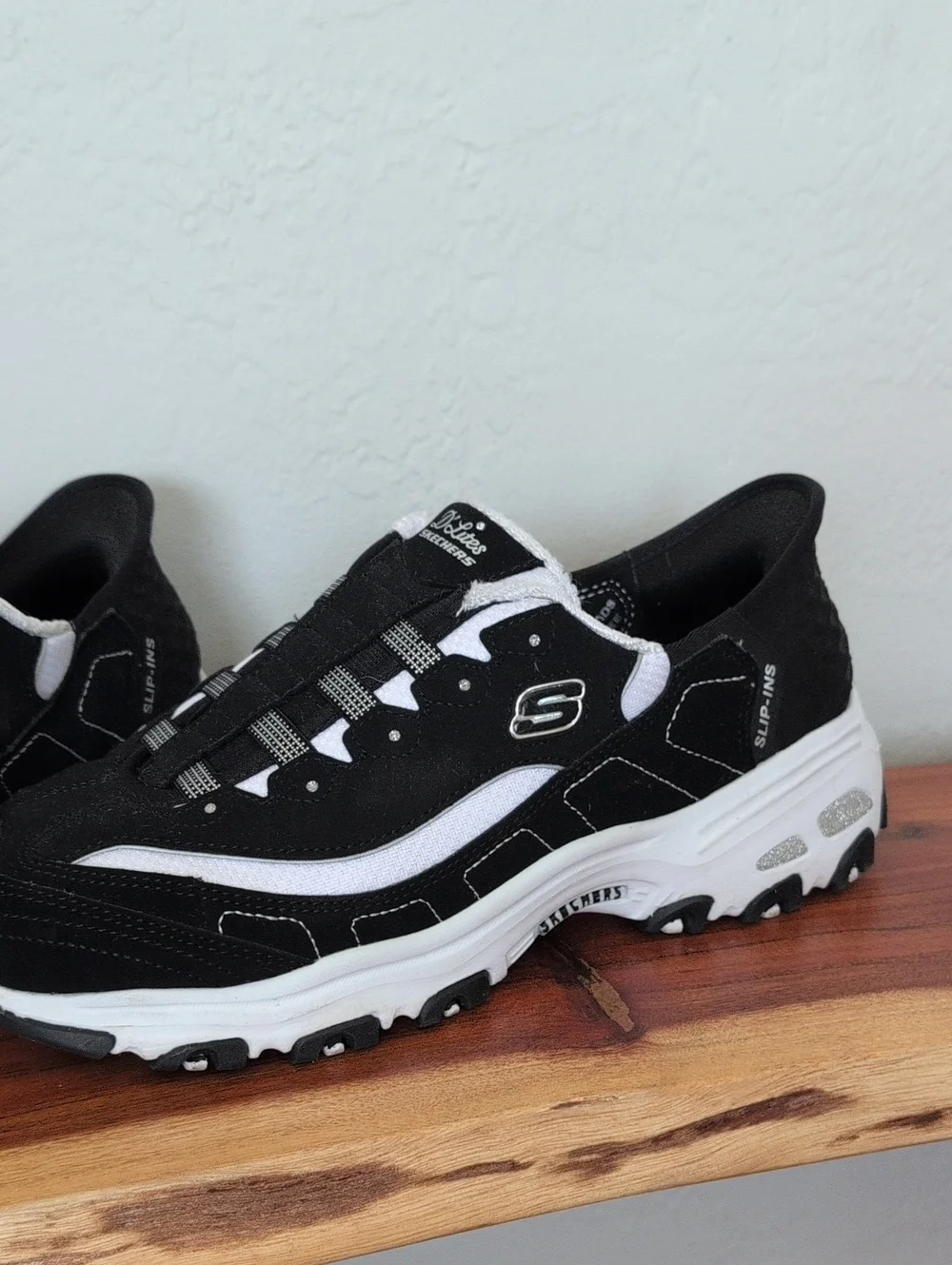 Skechers Slip In DLite's Fan Girl Black and White  Athletic Sneakers Size 8